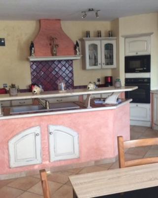 ÉTAGES PRIVÉE POUR 4 PERSONNES 2 CHAMBRES ET 1 SALE DE BAIN i