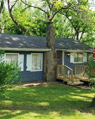 Cozy Lakefront Cottage Getaway Branson MO.