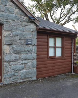 Nature's Oasis: Pet-Friendly Snowdonia Cottage