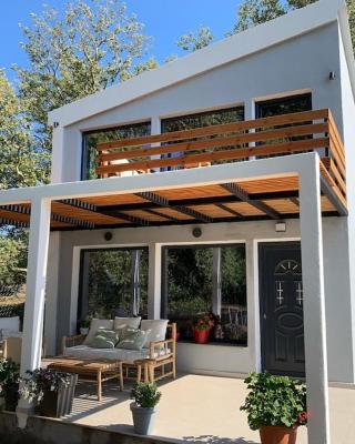 Stream House - Luxury living next to the river