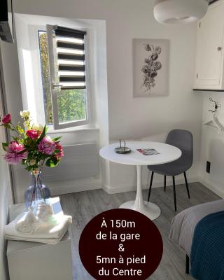 Studio Le Flore - Petit déjeuner inclus 1ère nuit - AUX 4 LOGIS