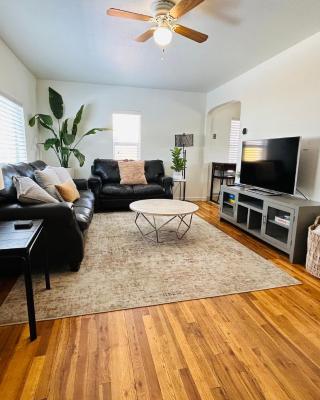 Home Sweet Idahome, feels like home with all the decor you wish you could afford King bed in master, fully fenced dog friendly yard, a few blocks from BSU and downtown Boise, Your perfect stay!