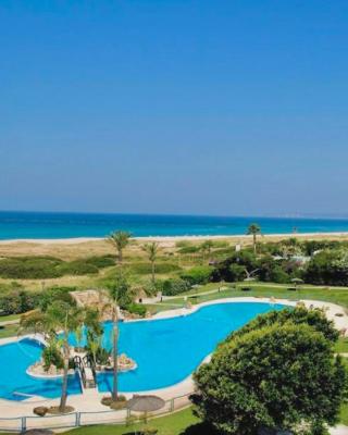 Apartasuites Royal Zahara, Máximo confort con vistas al mar