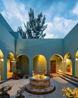 HOLT Balcones Guesthouse - King Bed Room