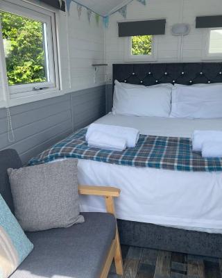 Estuary View - Cosy Shepherds Hut