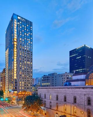 Element Austin Downtown