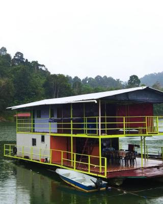 Houseboat Sinar Belum