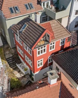 Dinbnb Homes I 200m to Bryggen I Make Memories with Friends and Family!