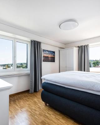 SOHO 8 !Lake-Mountain View & Free Parking!