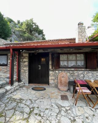 Agoriani Art Studio - Sweet little cottage