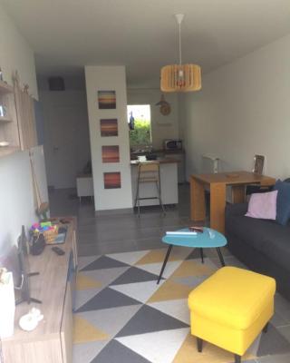 APPARTEMENT A 2 PAS DU CENTRE BOURG