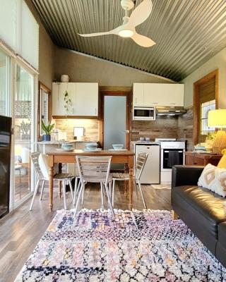 Rusty's Hideaway - Adorable tiny house on a beautiful farm