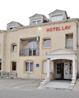 Hotel Lav