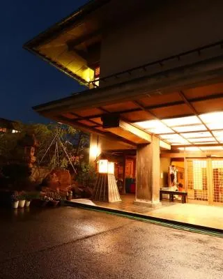 数寄屋風旅館からさわ