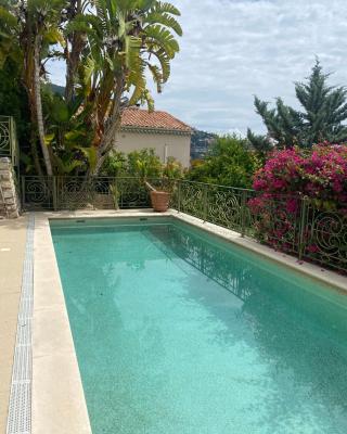 Magnifique appartement avec piscine privée vue mer proche Monaco