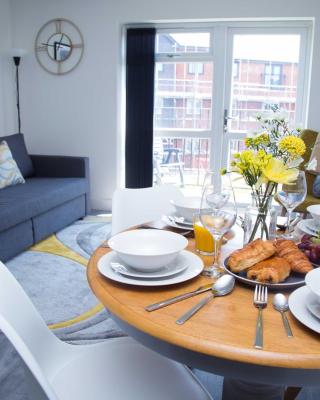 Bridge Court by Sterling Edge Apartments - Luxury Aparthotel - Stylish 1-bed Apartments - Balcony with Canal View or Private Garden - Free Parking