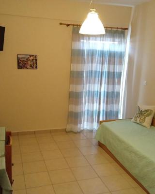 Popi' s apartment 50 metres from the sea!