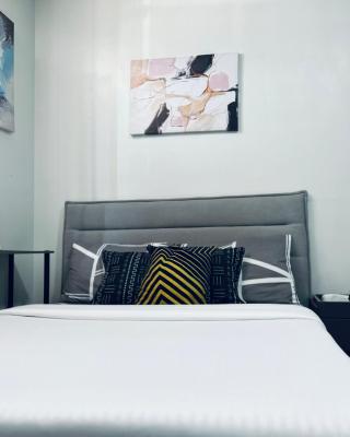 COZY STUDIO UNIT NEAR MACTAN AIRPORT FURNISH with WIFI, NETFLIX, POOL