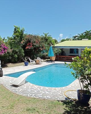 Maison de vacances avec piscine et accès plage de sable blanc