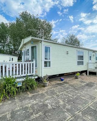 Lovely Caravan With A Lake View At Southview Holiday Park Ref 33043cl