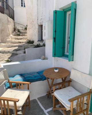 Vera's traditional house - Chora