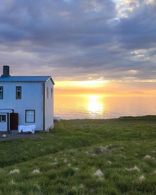 Happy-Cove Guesthouse - by the sea