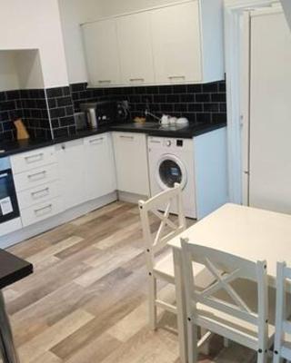 Double-bed (G2) close to Burnley city centre