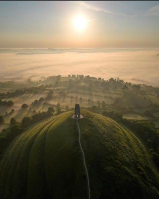 Glastonbury Hideaway