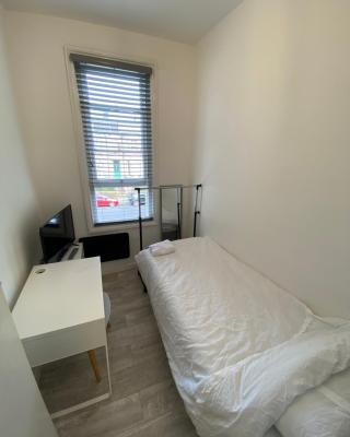 Small Single room walking distance to Hove Station