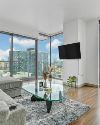 Modern Luxury 2 Bed with Panoramic City Views in Downtown LA