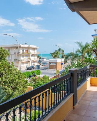 Marina Di Ragusa Cozy Apartments with Private Parking