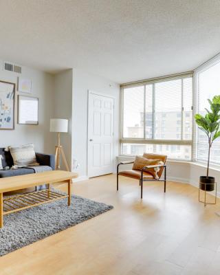 Elegant and Charming Condo at Ballston with Pool