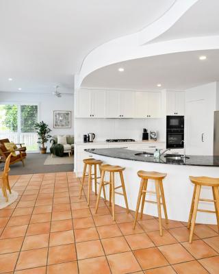 Stunning Mooloolaba Waterfront Home -10 guests ZB1