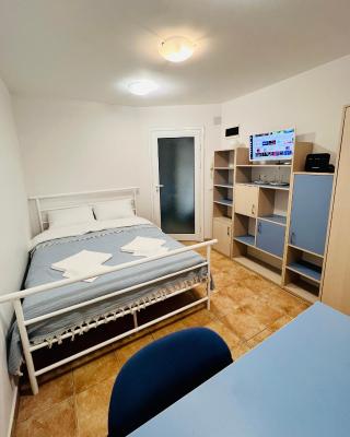 Comfy Room 100letov