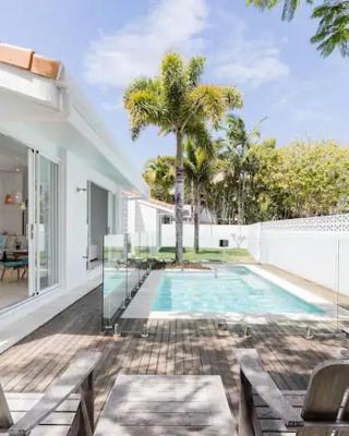 Poinciana House—Luxury Noosa Retreat close to Beach