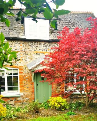 Historic, traditional & Spacious Wiltshire Cottage
