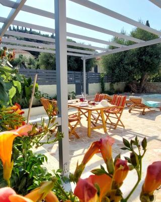 NIOS Luxury House & Studio