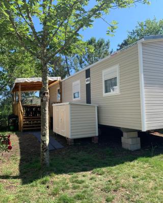 Envie d un break de paysages sauvages et de nature ce mobile home neuf tout confort climatise idealement situe au bord de l eau dans un camping 4 etoiles vous attend pour un week end quelques jours ou des vacances en famille