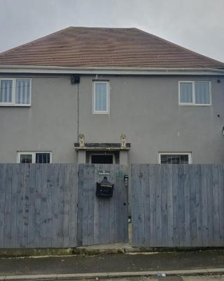 The hawthorns large detached 3 bedroom family home