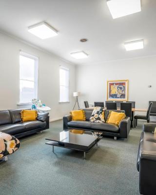 4 Bedroom House - Hobart CBD - Free Parking - Free WIFI