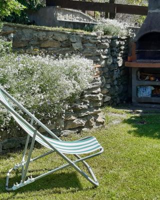 Sauze d'Oulx with garden, ciabot la garitüla - wifi