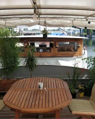 Captain's cabin: Cosy flat on a house boat