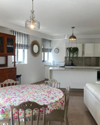 Cozy 2 bedroom Apartment near Seafront