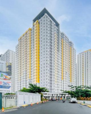 RedLiving Apartemen Springlake Summarecon - Happy Rooms with Netflix
