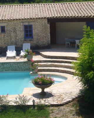 Goult (LUBERON) A 150 m de la piste cyclable Maison en campagne avec Gde piscine
