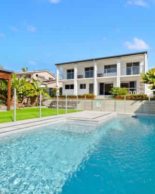 4 bedroom fabulous home on canal