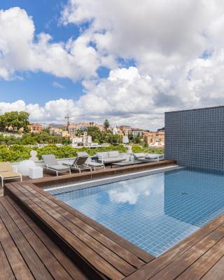 Liberdade Elegance W/Rooftop Pool by LovelyStay