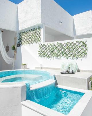 CASA MIKELE by Sarikas - SEA SIDE SUITES and STUDIOS -adults only