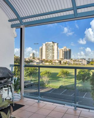 Maroochydore Beach, Park, Cafes, 4 Guests - ZB3