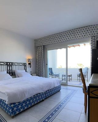 Azure Retreat - Private Luxury Sea View Apartment